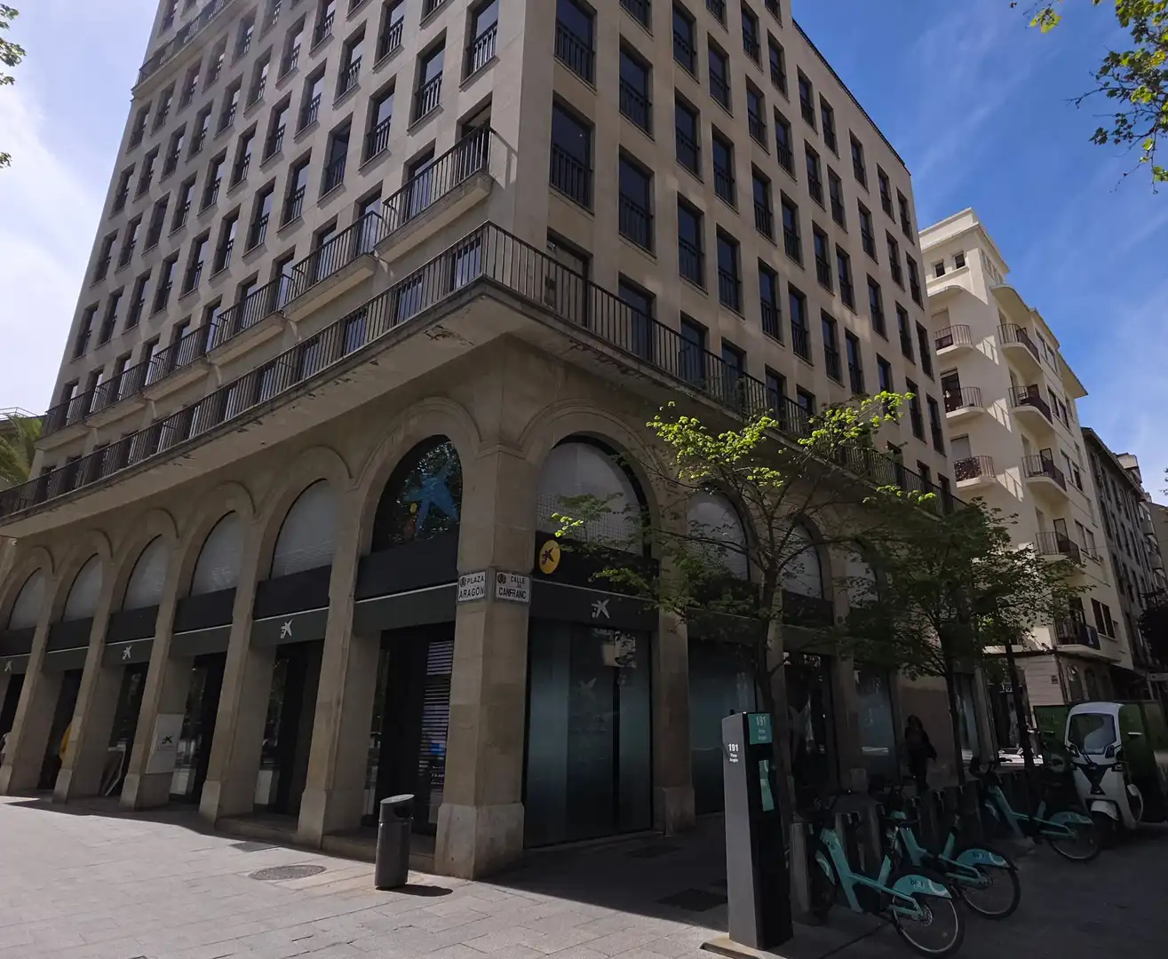 Exterior view of Flat for sale in Zaragoza  with Air Conditioner, Storage room and Furnished