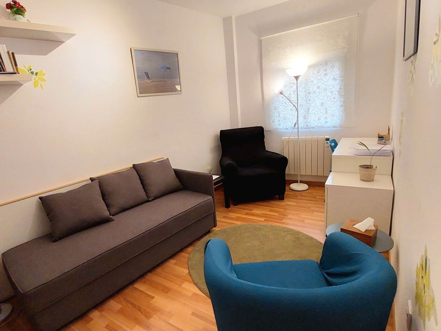 Sala d'estar de Oficina de lloguer en  Madrid Capital amb Calefacció i Moblat