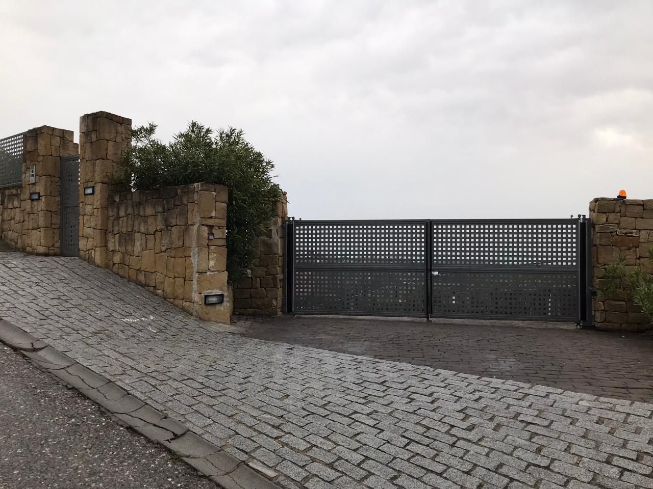 Exterior view of Garage for sale in Benahavís