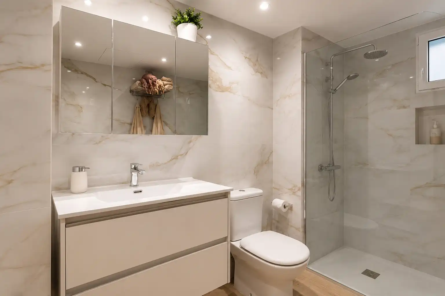 Bathroom of Flat for sale in Málaga  with Air Conditioner, Heating and Terrace