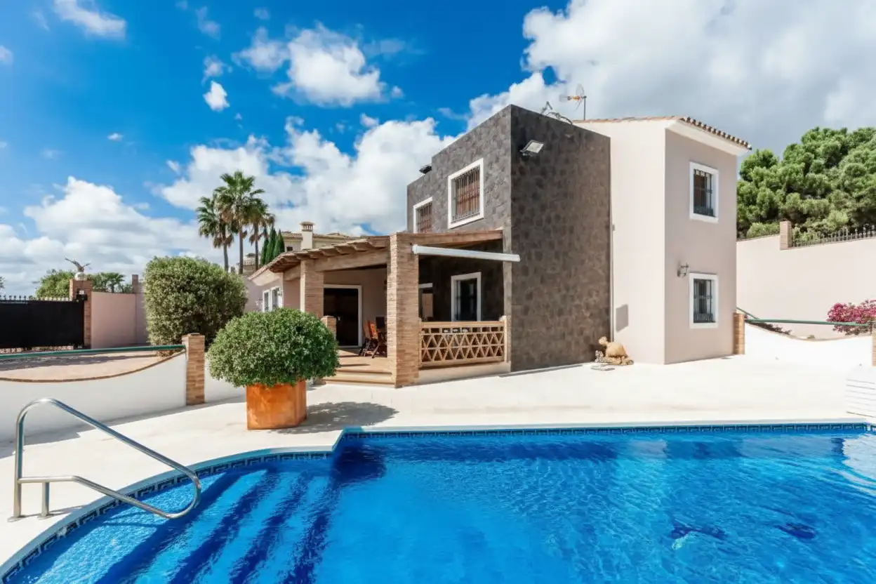 Casa rústica amb terrassa en venda a Altos de Estepona, imagen 3