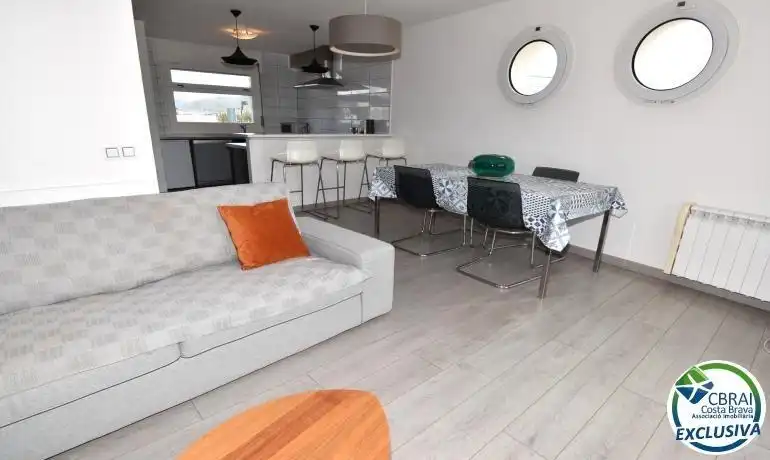 Sala d'estar de Edifici en venda en Empuriabrava