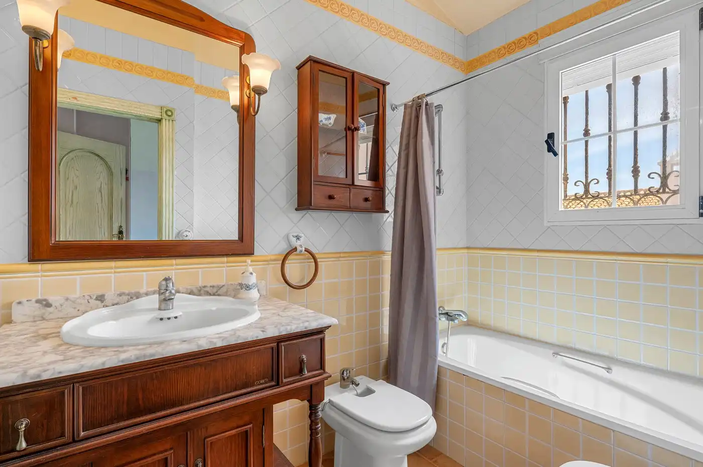 Bathroom of Houses for sale in Torrevieja  with Air Conditioner, Terrace and Storage room