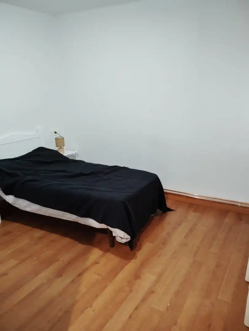 Habitación de Piso de alquiler en Oviedo  con Calefacción y Amueblado