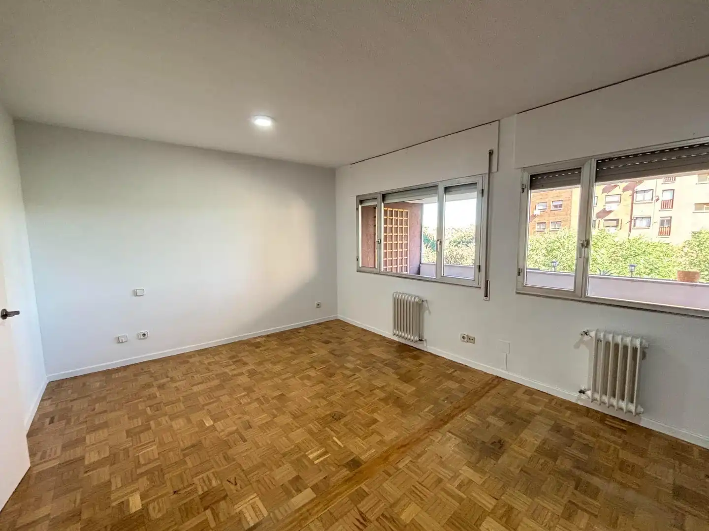 Bedroom of Flat for rent in Madrid  with Air Conditioner, Heating and Private garden