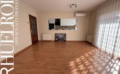 Living room of Flat for sale in Blanes  with Air Conditioner, Heating and Parquet flooring