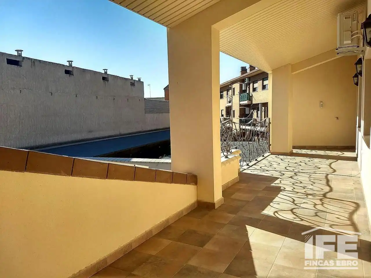 Terrassa de Casa o xalet en venda en Alagón amb Aire condicionat, Calefacció i Jardí privat
