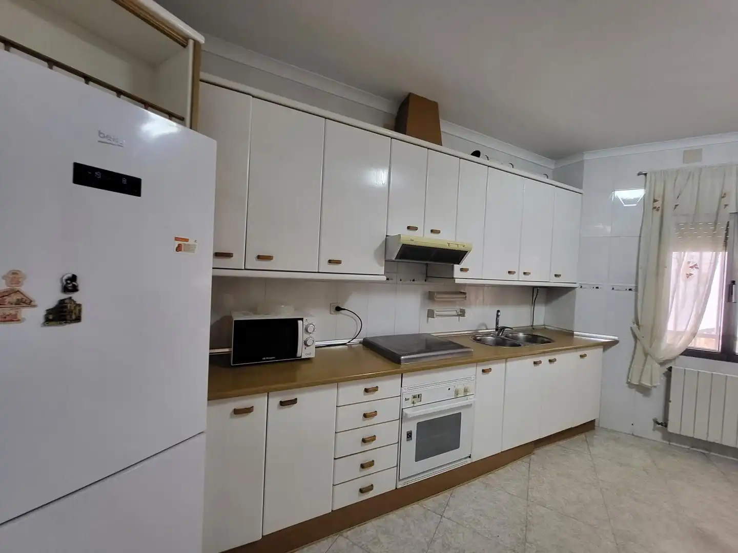 Cuina de Casa o xalet en venda en Sisante amb Calefacció, Terrassa i Moblat