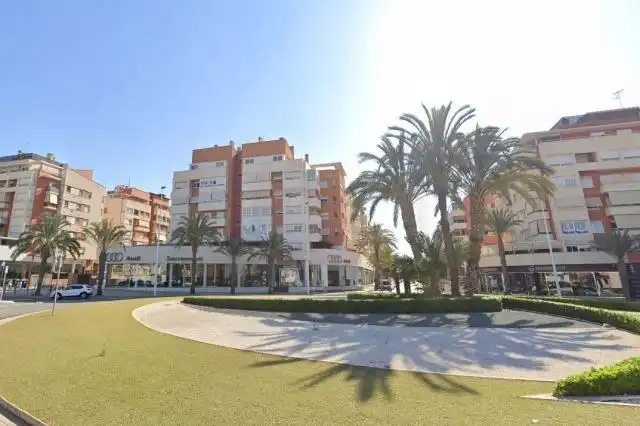 Vista exterior de Piso en venta en Elche / Elx con Piscina comunitaria