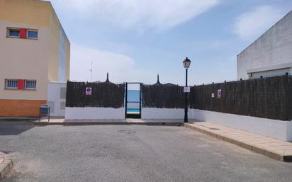 Vista exterior de Casa adosada en venda en Aznalcázar amb Aire condicionat, Moblat i Balcó