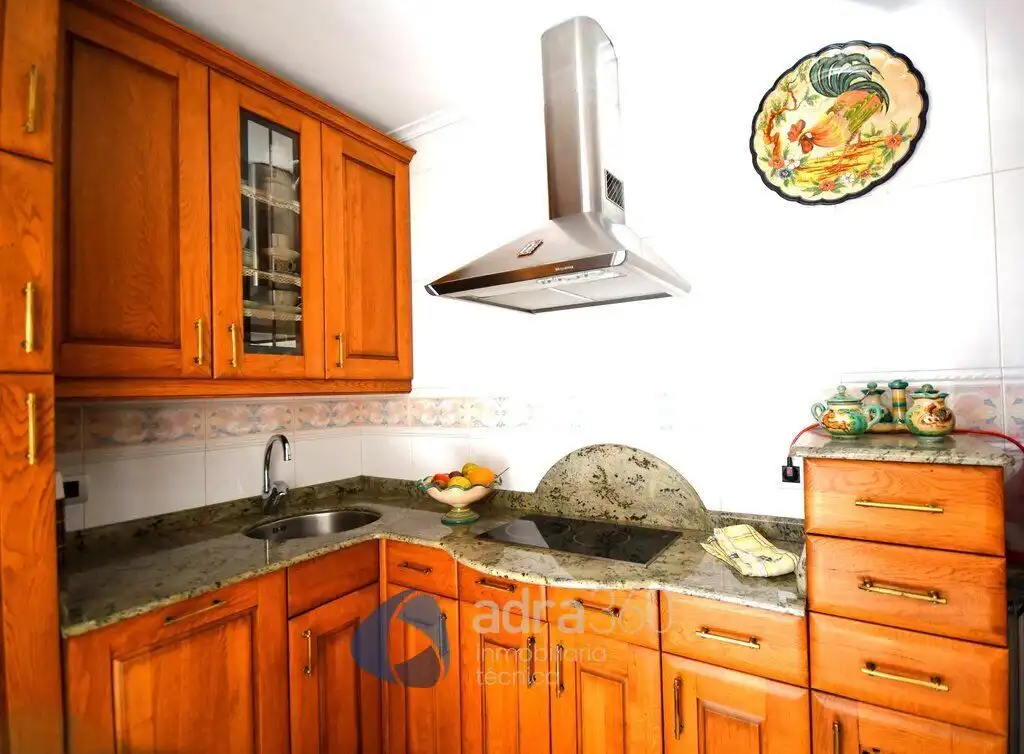 Cocina de Casa adosada en venta en Lardero con Calefacción, Terraza y Trastero