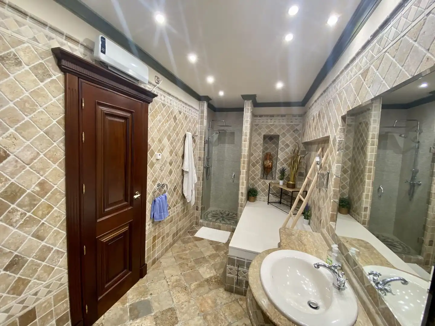 Bany de Casa o xalet en venda en Fuengirola amb Aire condicionat, Terrassa i Traster