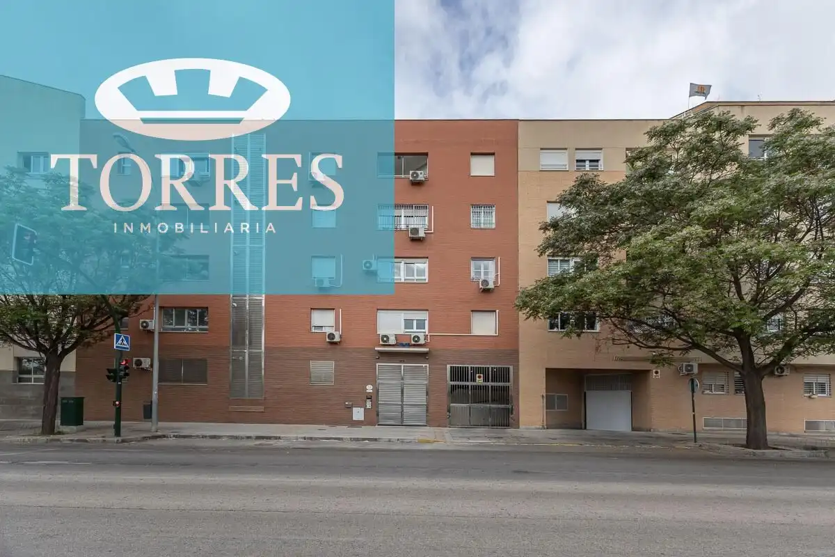 Exterior view of Flat for rent in Granada  with Air Conditioner and Heating