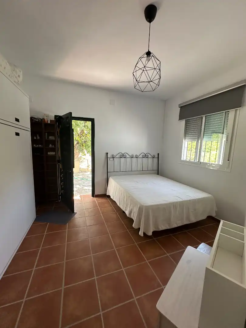 Dormitori de Finca rústica en venda en Benamargosa amb Aire condicionat, Jardí privat i Terrassa