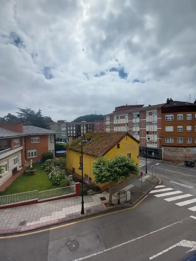 Vista exterior de Pis en venda en Castrillón amb Calefacció, Terrassa i Traster