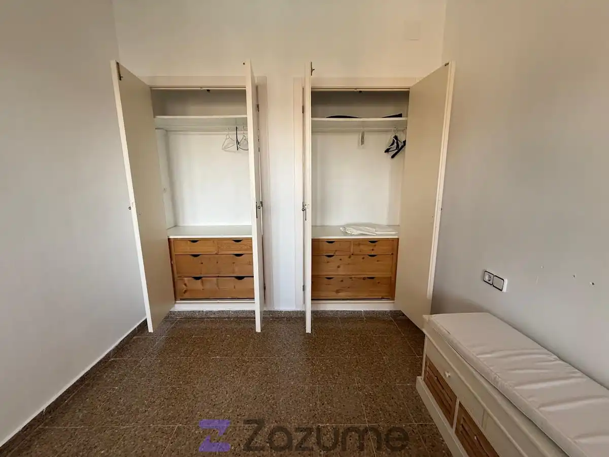 Habitación de Piso de alquiler en Náquera con Terraza, Piscina y Horno