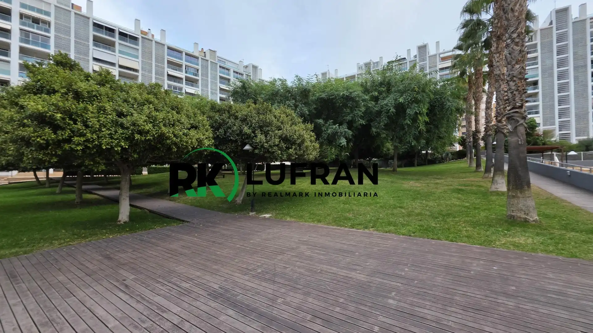 Vista exterior de Àtic en venda en Alicante / Alacant amb Aire condicionat, Calefacció i Jardí privat