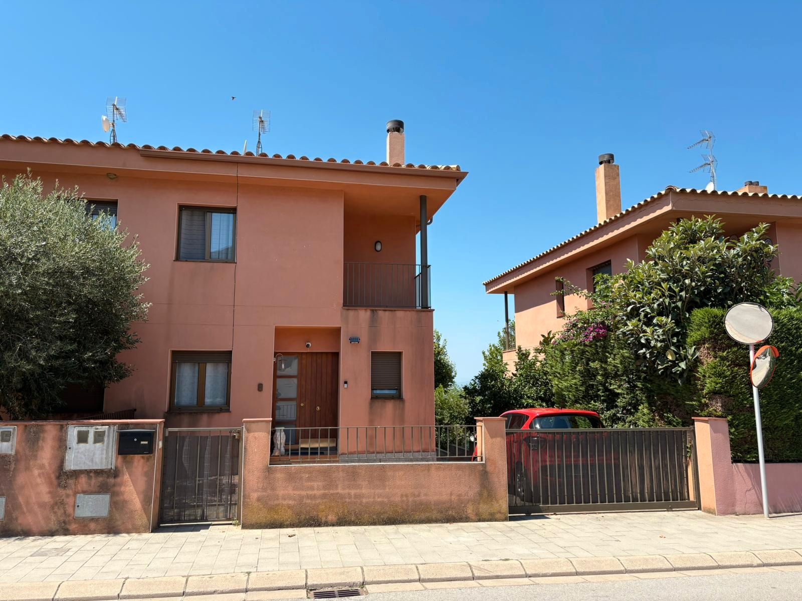 Vista exterior de Casa adosada en venda en Palau-saverdera amb Aire condicionat i Terrassa