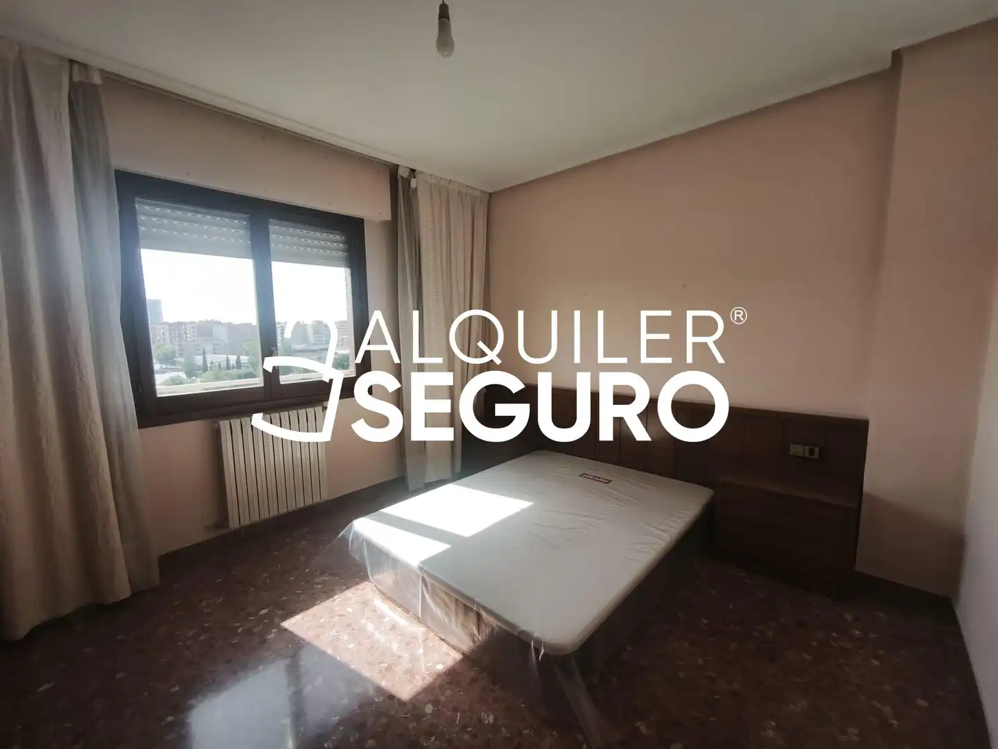 Schlafzimmer von Wohnung zur Miete in Zaragoza mit Heizung, Terrasse und Abstellraum