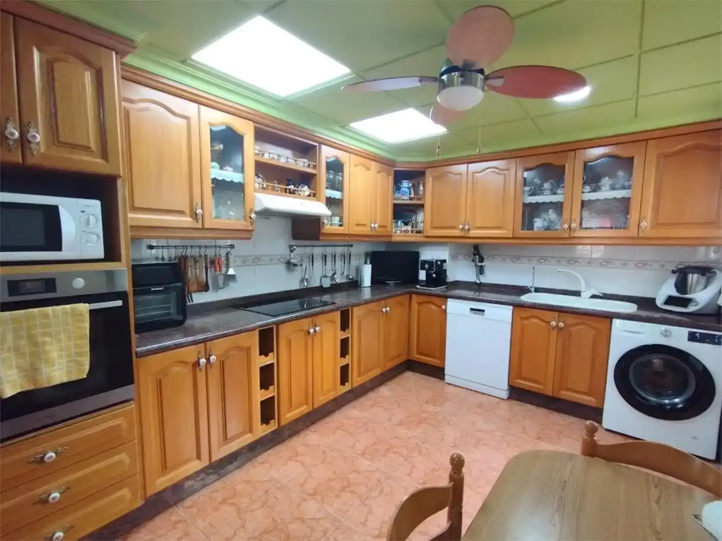 Kitchen of Flat for share in Elda  with Air Conditioner, Furnished and Balcony