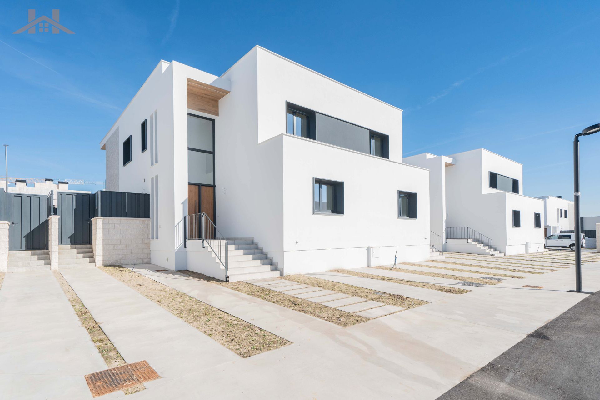 Exterior view of Single-family semi-detached for sale in Villaviciosa de Odón  with Air Conditioner, Heating and Private garden