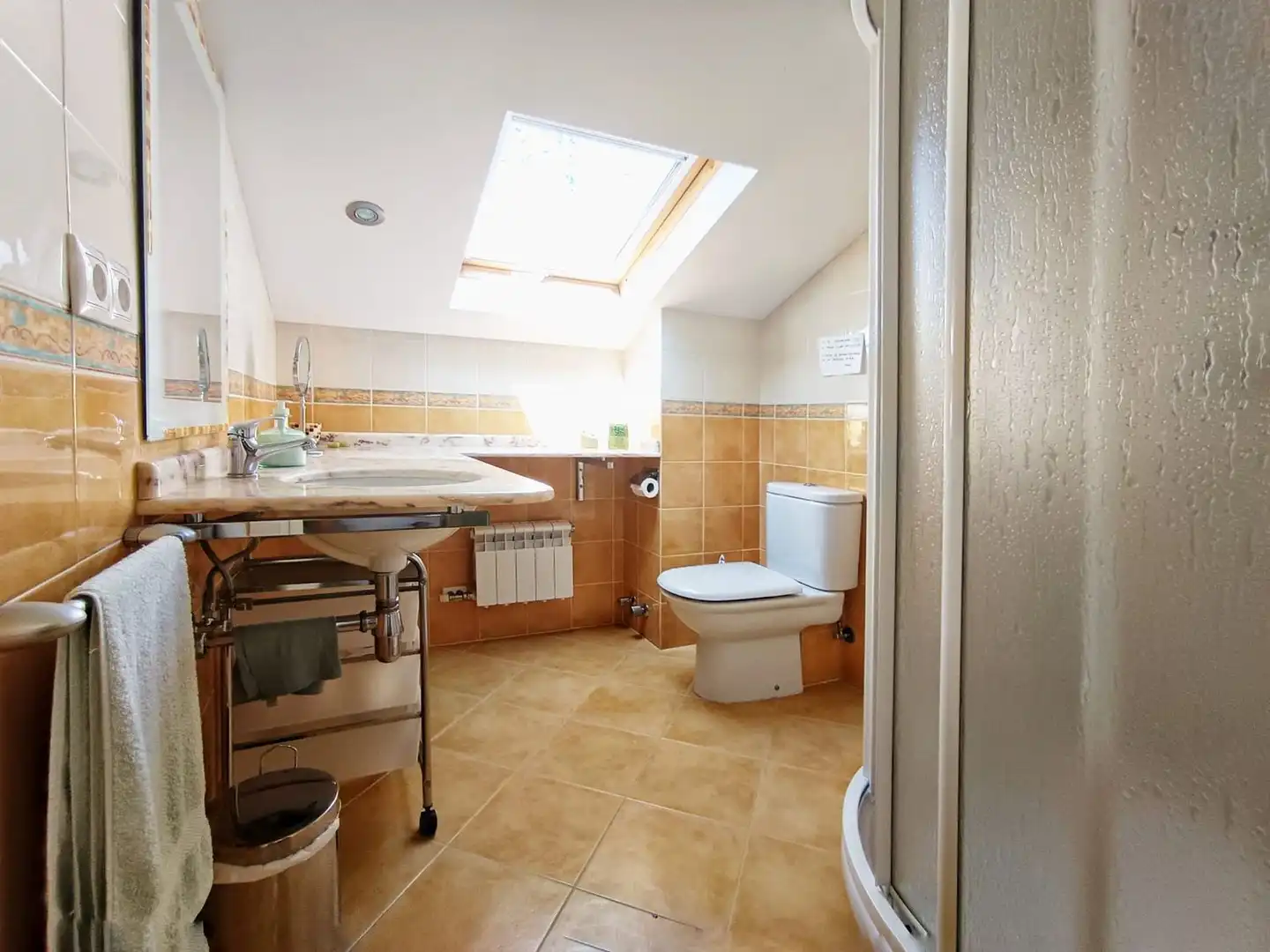 Bany de Casa o xalet en venda en Pontevedra Capital  amb Jardí privat, Terrassa i Traster
