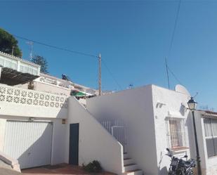 Vista exterior de Casa adosada en venda en Mijas amb Aire condicionat i Terrassa