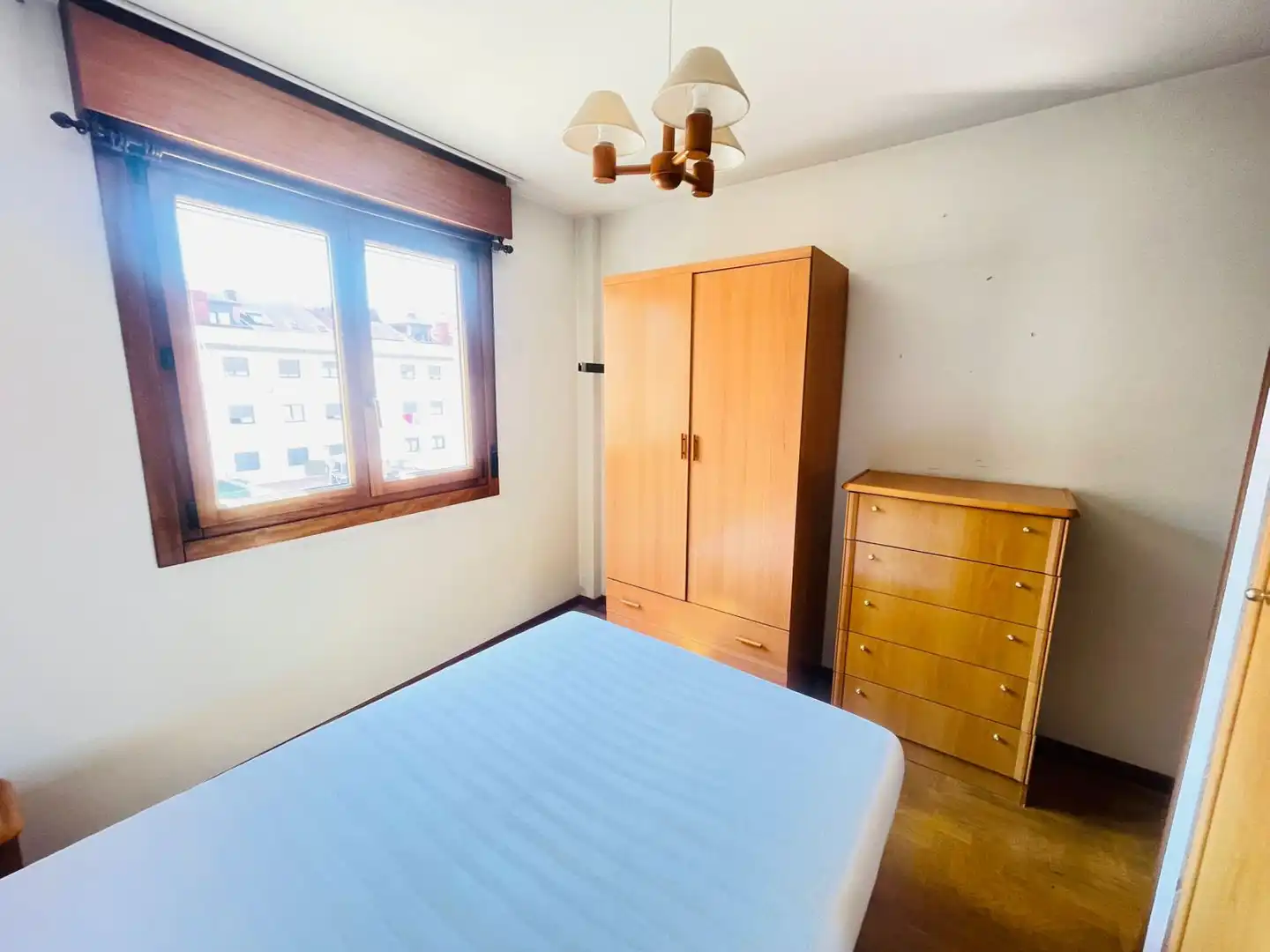 Dormitori de Apartament en venda en Gijón  amb Calefacció i Traster