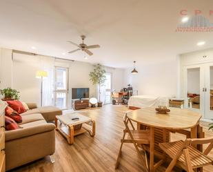 Living room of Flat to rent in  Madrid Capital  with Heating, Parquet flooring and Furnished