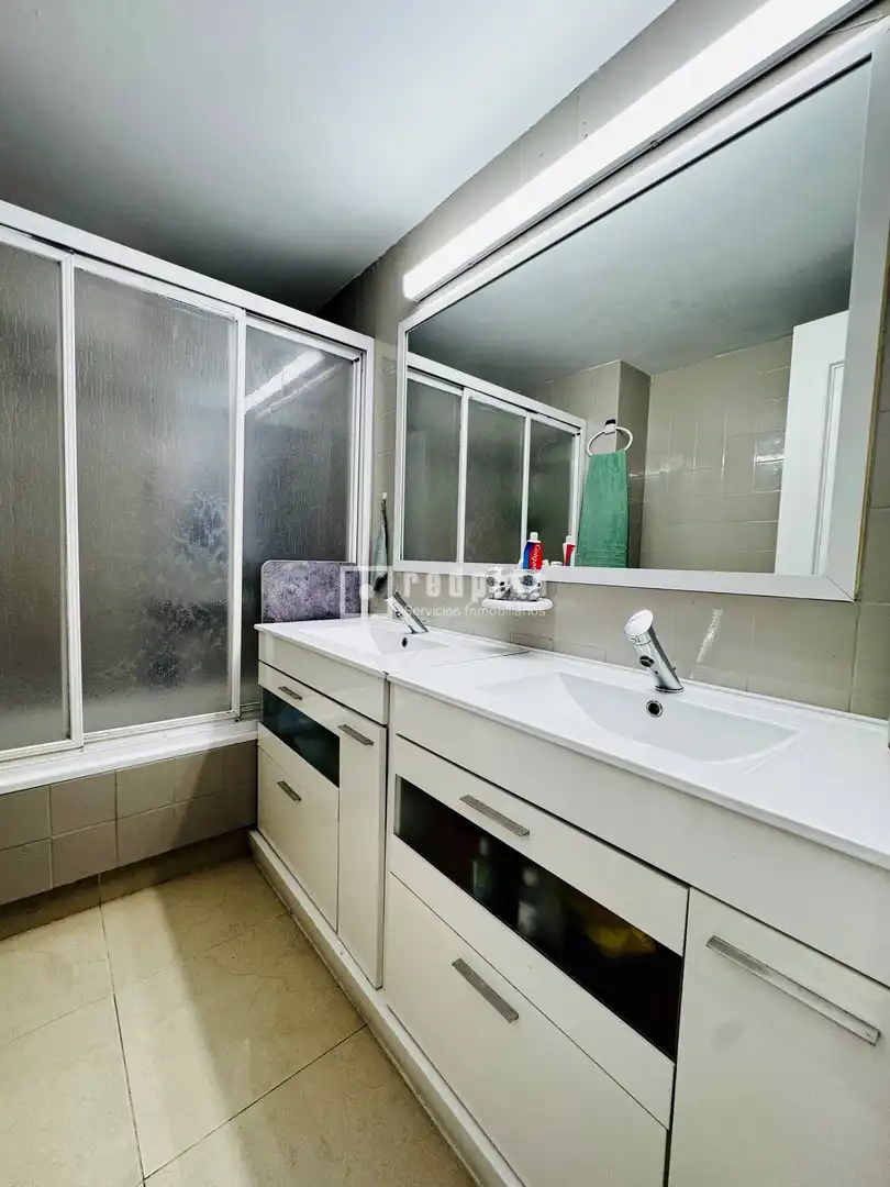 Baño de Piso en venta en Fuenlabrada con Aire acondicionado y Calefacción
