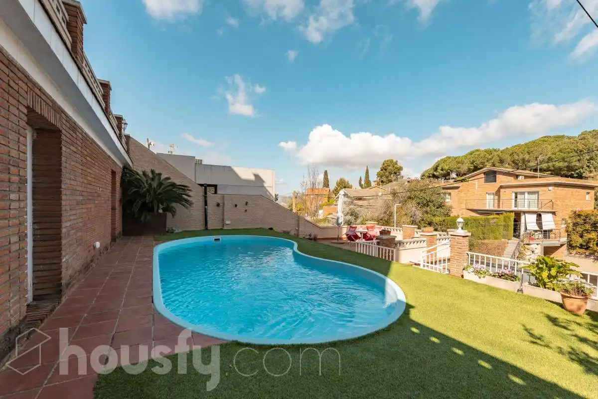 Swimming pool of Flat for sale in Sant Just Desvern  with Terrace, Storage room and Community pool