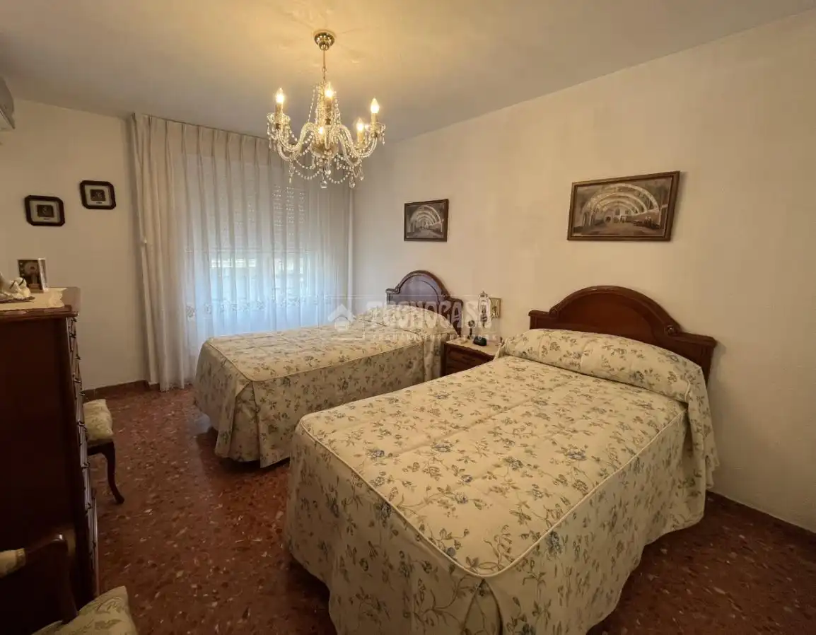 Schlafzimmer von Wohnung zum Verkauf in Zaragoza mit Klimaanlage, Heizung und Balkon