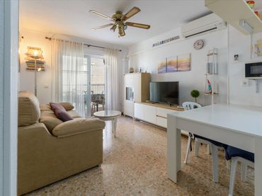 Apartament amb balcó en venda a Calle del Montgó 5