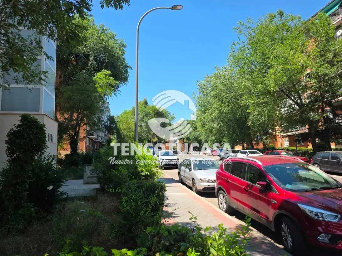 Parking de Piso en venta en Madrid con Calefacción, Parquet y Terraza