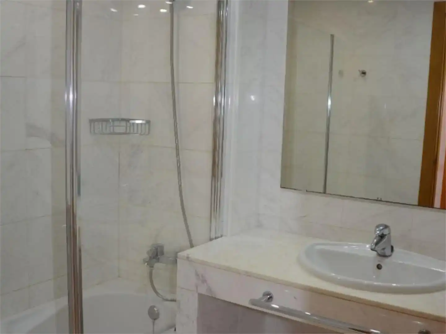 Badezimmer von Wohnung zur Miete in Sitges mit Klimaanlage, Schwimmbad und Balkon