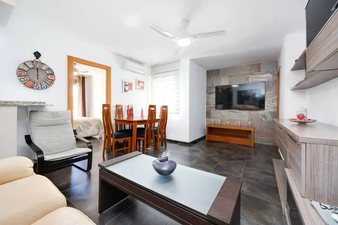 Sala de estar de Apartamento de alquiler en Torrevieja con Amueblado, Lavadora y Microondas