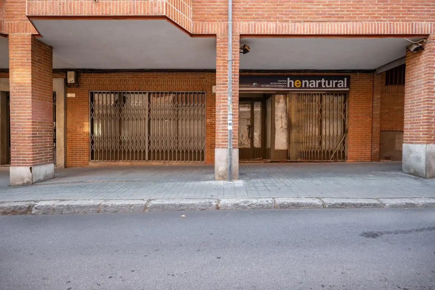 Vista exterior de Local en venta en Ávila