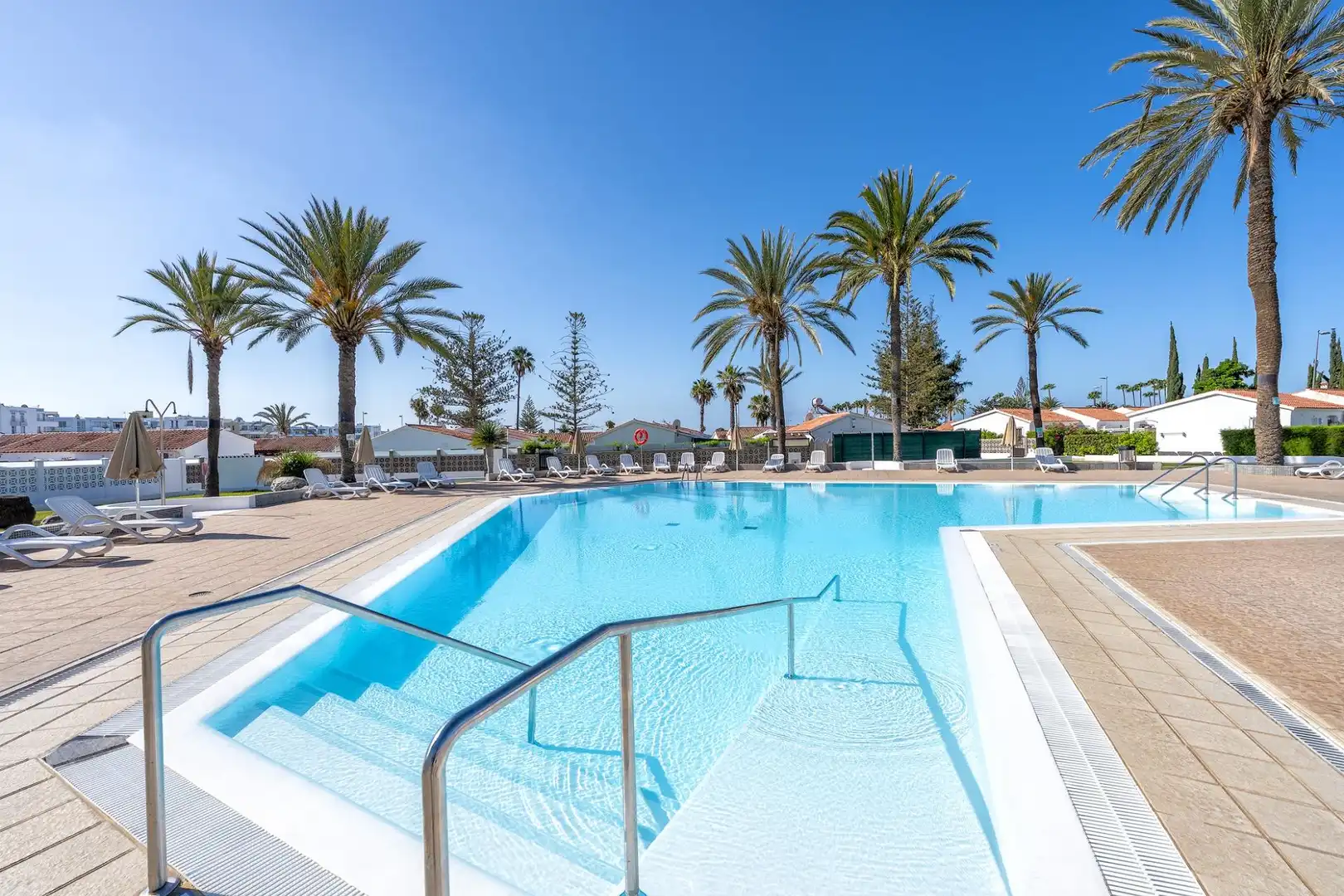 Piscina de Casa adosada en venta en San Bartolomé de Tirajana con Terraza, Amueblado y Piscina comunitaria