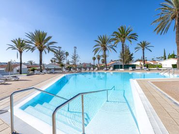 Adossat amb piscina en venda a Avenida de los Estados Unidos