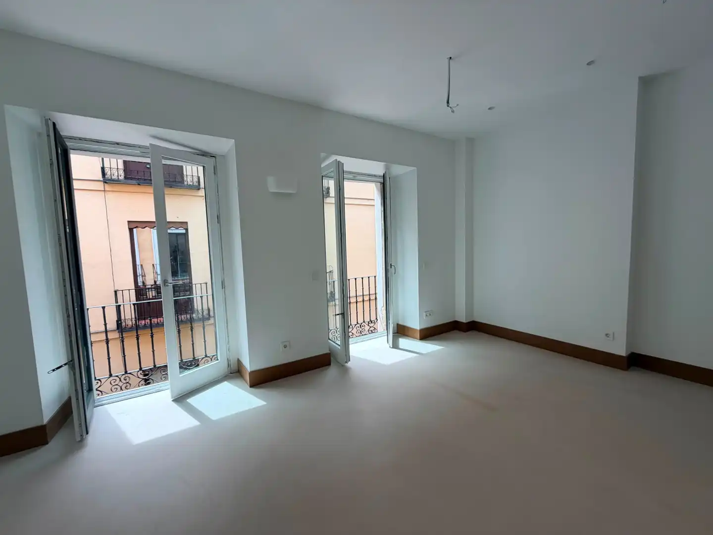Living room of Flat for sale in Madrid  with Air Conditioner, Heating and Balcony