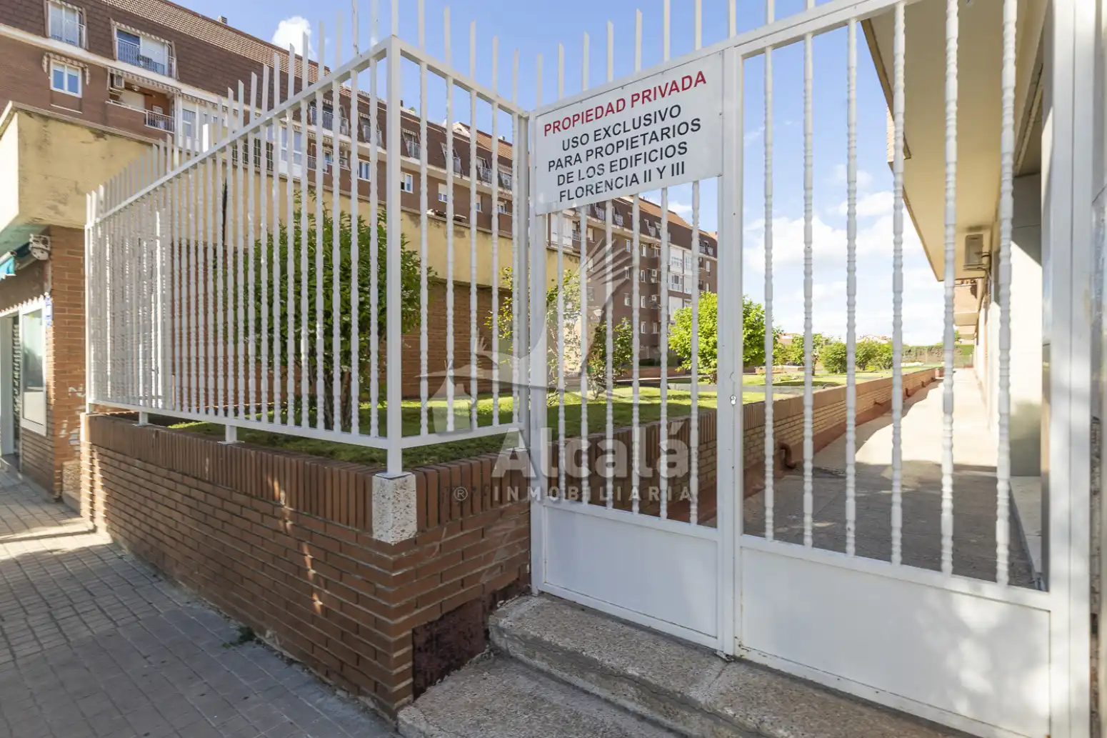 Exterior view of Flat for sale in Alcalá de Henares  with Air Conditioner, Heating and Private garden