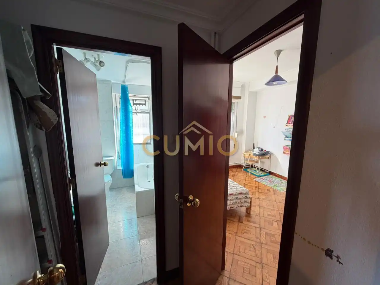 Habitación de Piso en venta en Vigo  con Calefacción, Parquet y Terraza