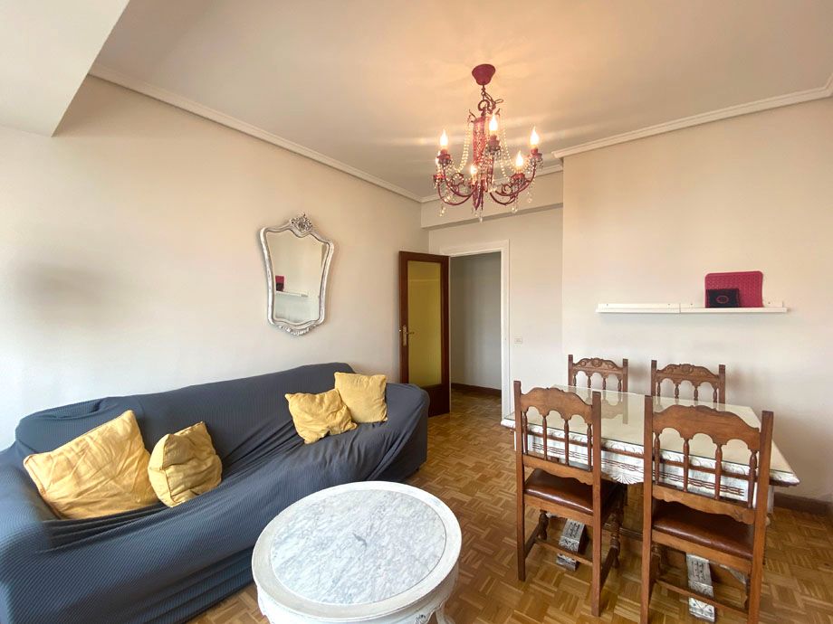 Sala d'estar de Pis en venda en Vitoria - Gasteiz amb Calefacció, Parquet i Traster