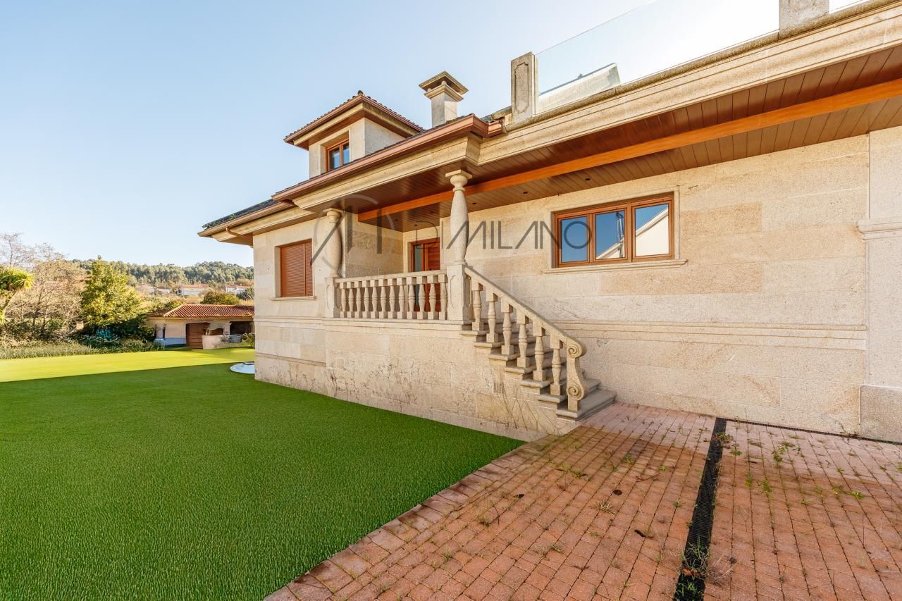 Exterior view of House or chalet for sale in Vilagarcía de Arousa  with Heating, Private garden and Terrace