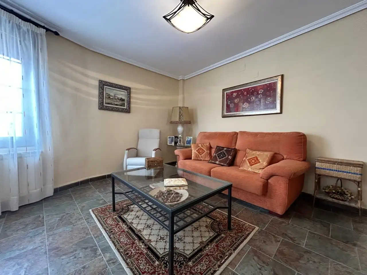 Sala d'estar de Casa o xalet en venda en Novallas amb Terrassa