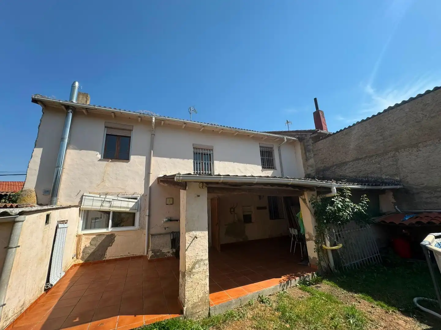Vista exterior de Casa o chalet en venta en Mansilla de las Mulas con Calefacción, Jardín privado y Amueblado