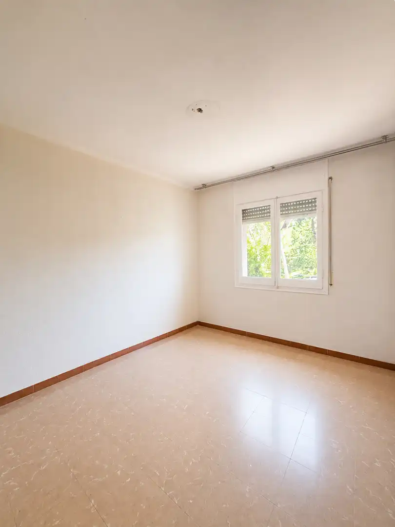 Schlafzimmer von Wohnung zum Verkauf in Cerdanyola del Vallès mit Balkon