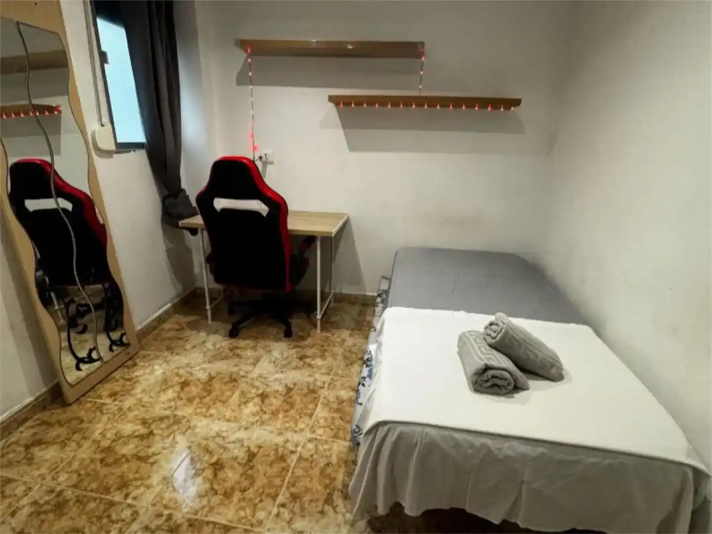 Dormitori de Pis per a compartir en Xirivella amb Moblat
