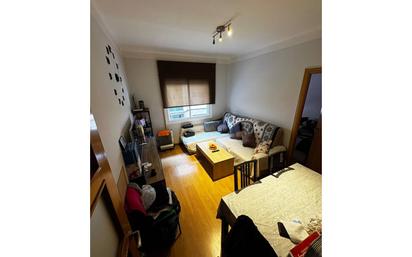Sala d'estar de Pis en venda en Santa Coloma de Gramenet amb Parquet i Alarma
