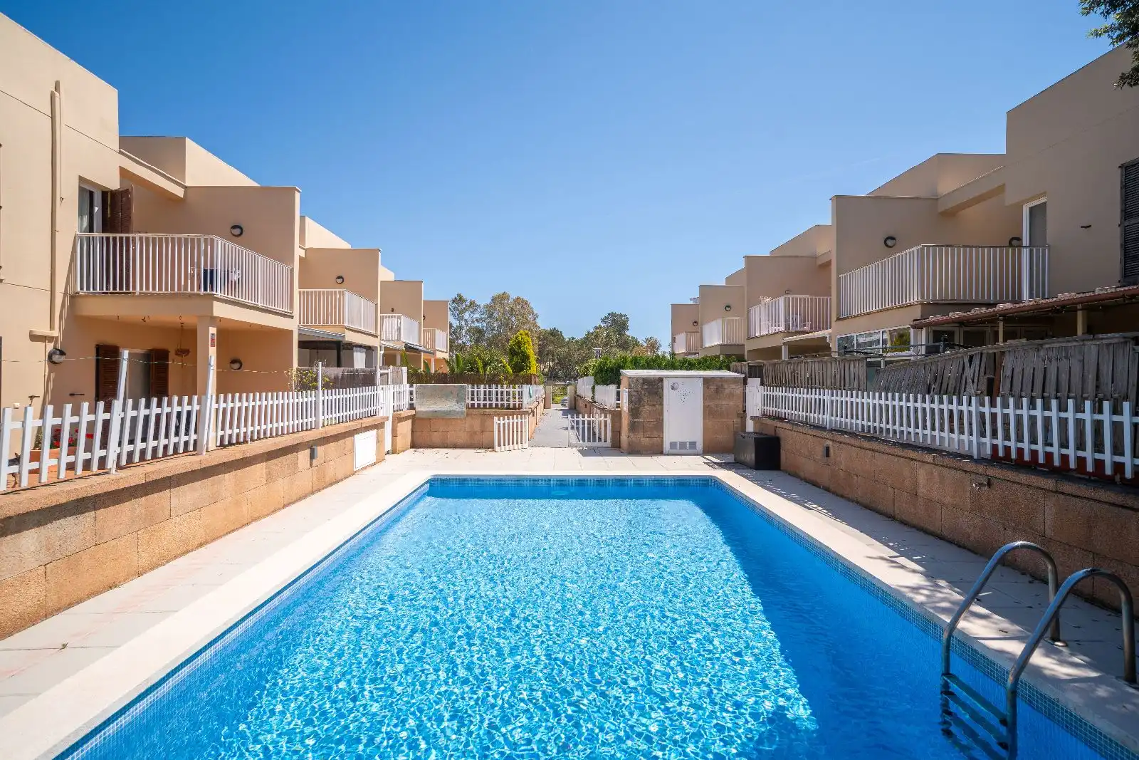 Piscina de Casa adosada en venda en Alcúdia amb Aire condicionat, Calefacció i Jardí privat